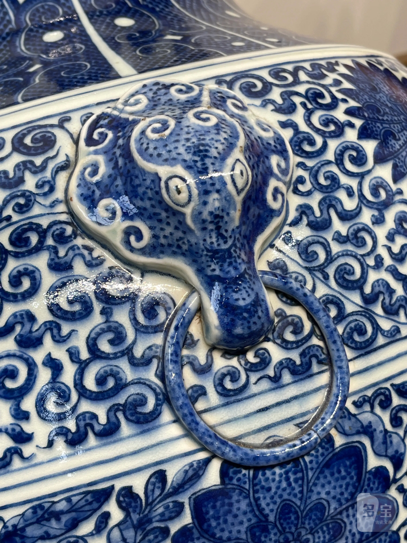 清晚期 仿乾隆青花缠枝莲纹大铺首尊 - 图7